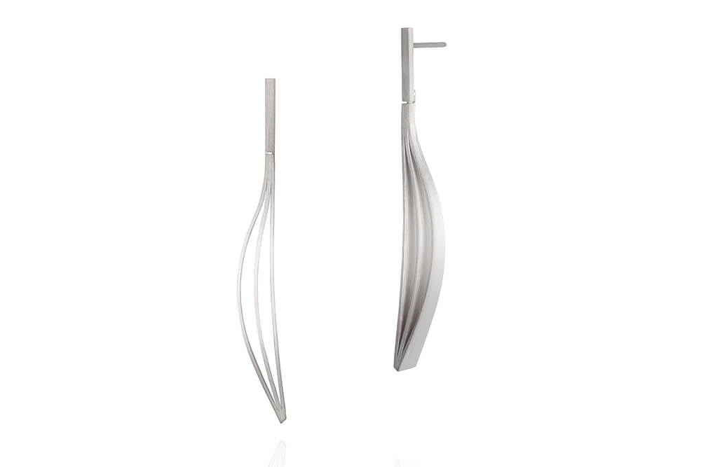 Wave: Brincos em prata com banho de ródio. PVP 240€