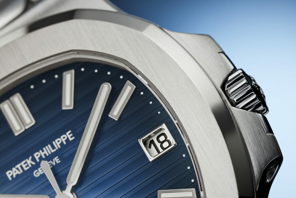 Patek Philippe Nautilus in white gold and blue sunburst dial - Ref. 5811/1G-001