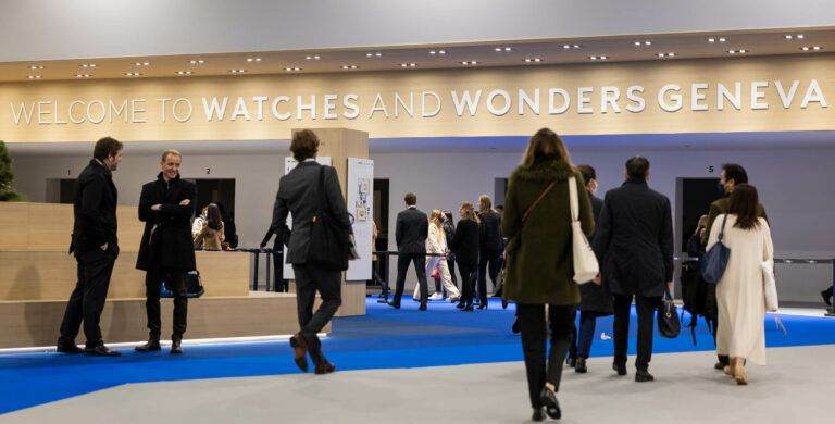 Watches and Wonders Geneva Foundation (WWGF). Fotografia de ambiente da entrada da exposição.