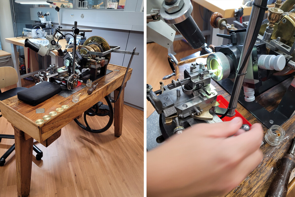 O guilloché é uma antiga técnica que consiste na gravação mecanizada de padrões em metal. Durante a visita à manufatura Vacheron Constantin, tivemos a oportunidade de operar uma das máquinas.