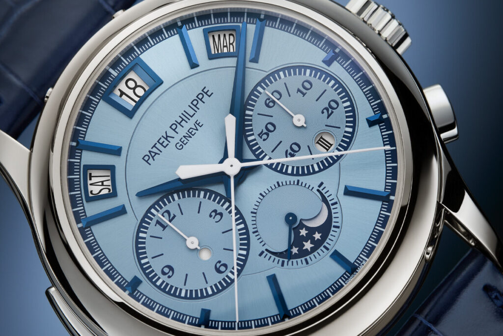 O Quadruple Complication apresenta a típica configuração de calendário da casa genebrina na parte superior do mostrador | Foto: Patek Philippe