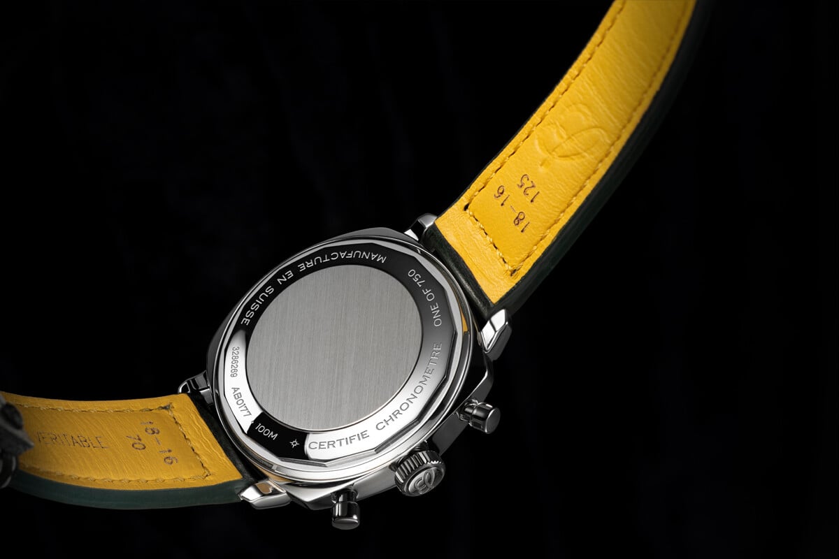 O fundo da caixa dos novos Top Time é fechado | Foto: Breitling