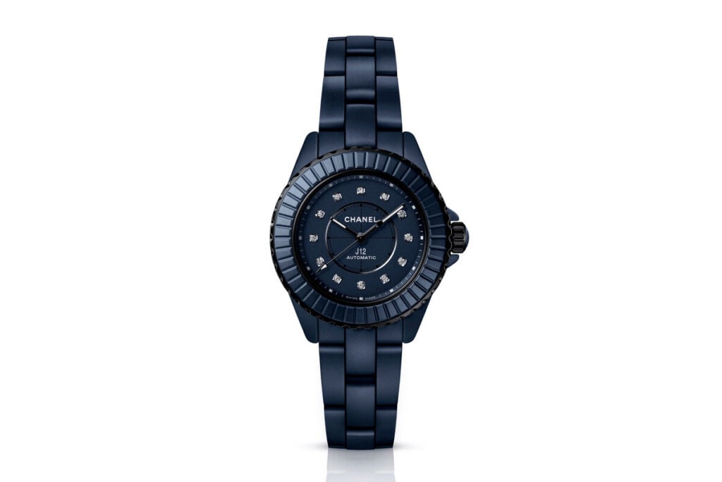 O J12 Bleu de 33mm com brilhantes como indicadores das horas | Foto: Chanel