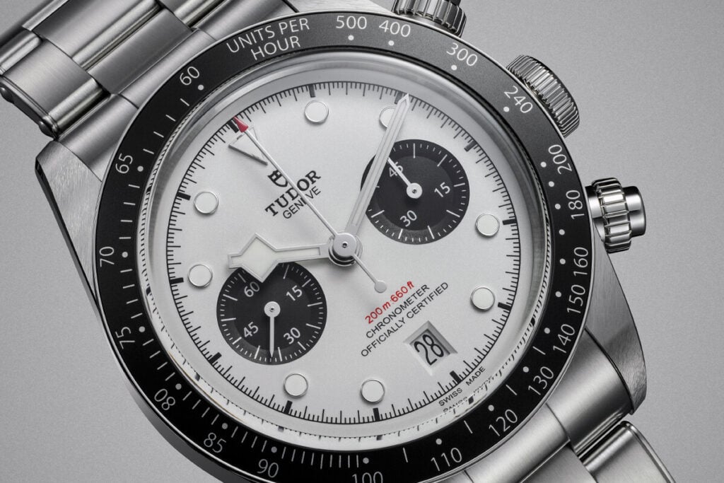 Pormenor do mostrador 'Panda' do Black Bay Chrono com a anteriormente disponível bracelete de três elos | Foto: Tudor