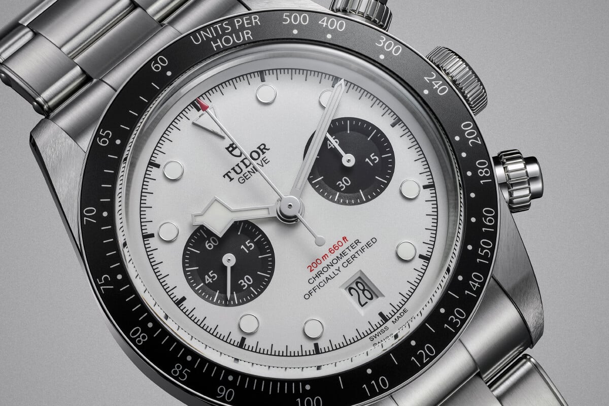 Novidades Tudor 2025: Pormenor do mostrador 'Panda' do Black Bay Chrono com a anteriormente disponível bracelete de três elos | Foto: Tudor
