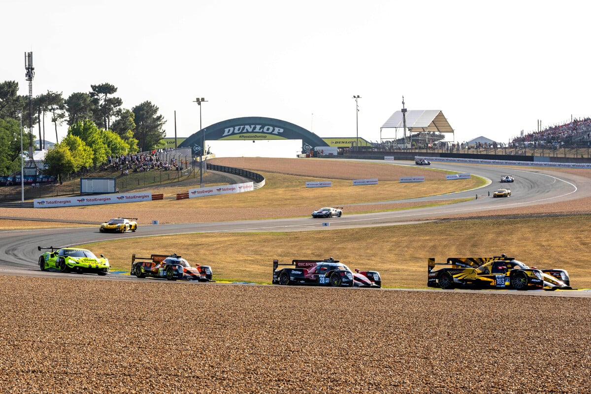A famosa ponte Dunlop no circuito de La Sarthe durante as 24 Horas de Le Mans | Foto: Rolex