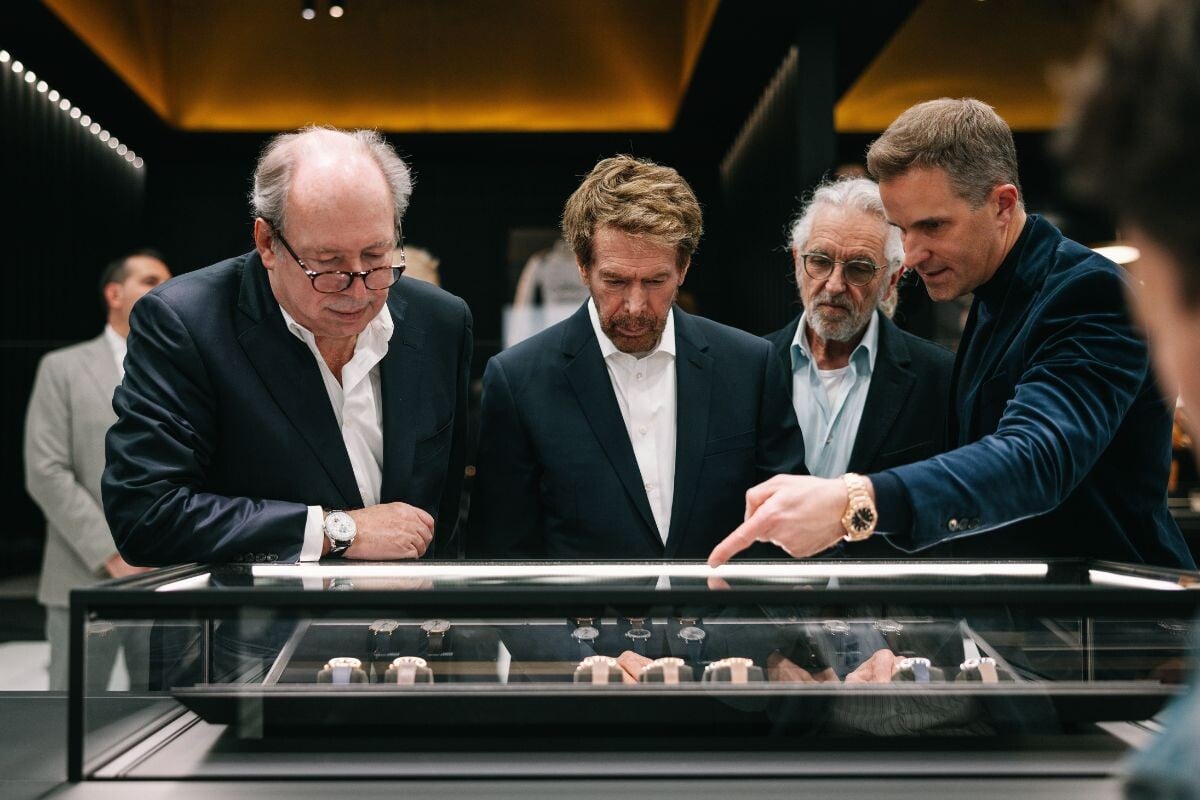 Christoph Grainger-Herr (à esquerda) com Jerry Bruckheimer (ao centro) e Hans Zimmer no Watches and Wonders Geneva