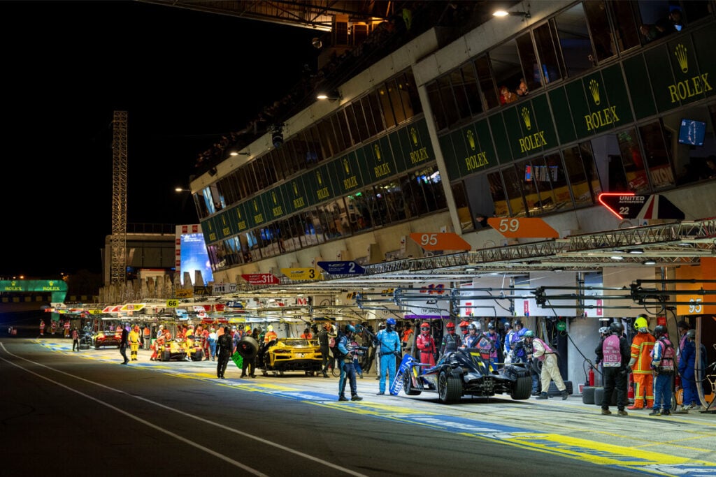 A corrida noturna também faz parte do espetáculo das 24 Horas de Daytona | Foto: Rolex