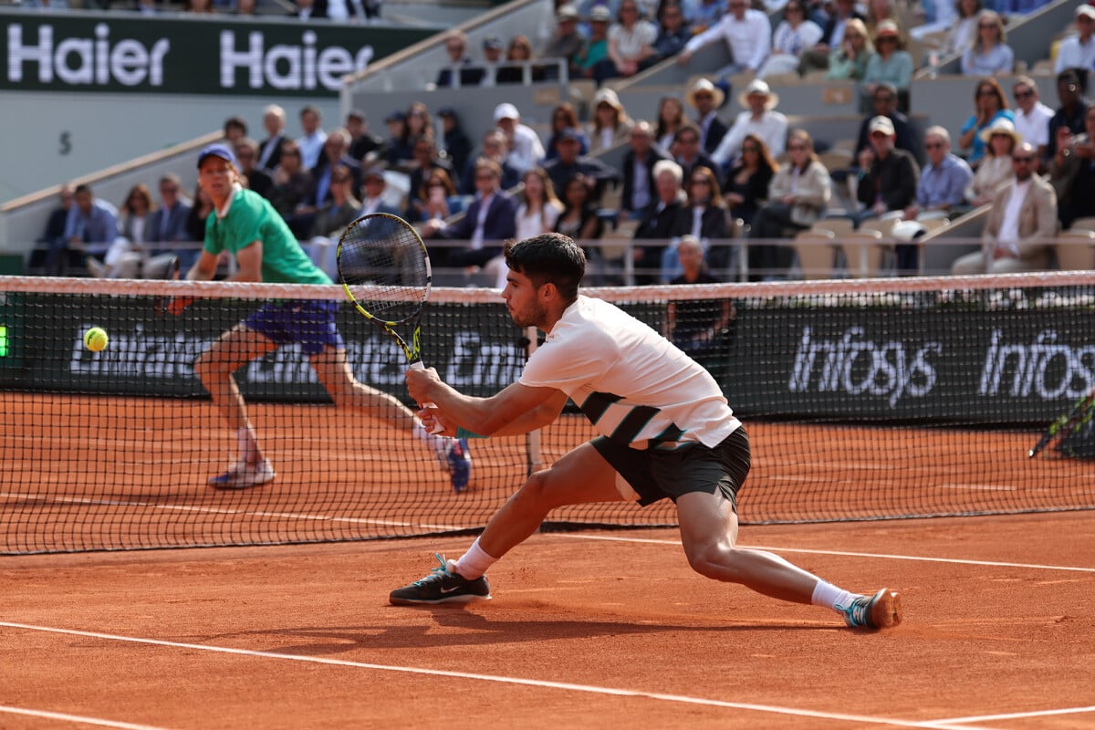 Carlos Alcaraz e Jannik Sinner, dois embaixadores Rolex, desafiaram o tempo na final de Roland Garros | Foto. Rolex