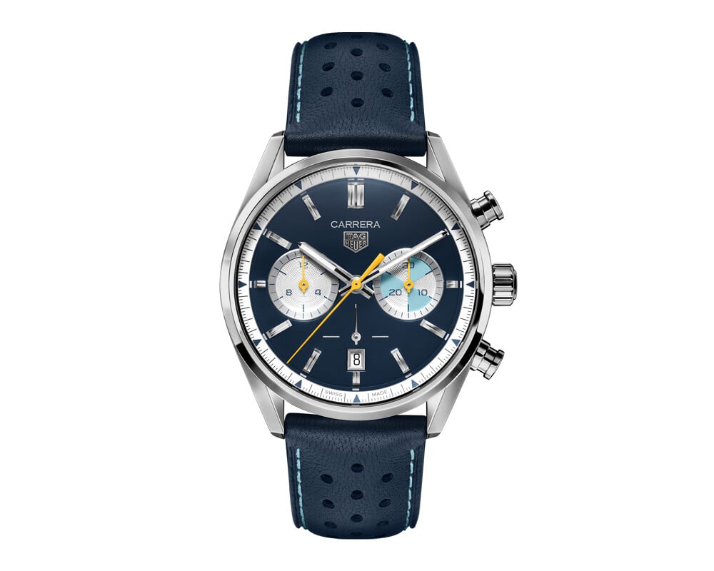 Relógio TAG Heuer Carrera Chronograph Limited Edition 2025 visto de frente, com mostrador azul e bracelete azul perfurada.