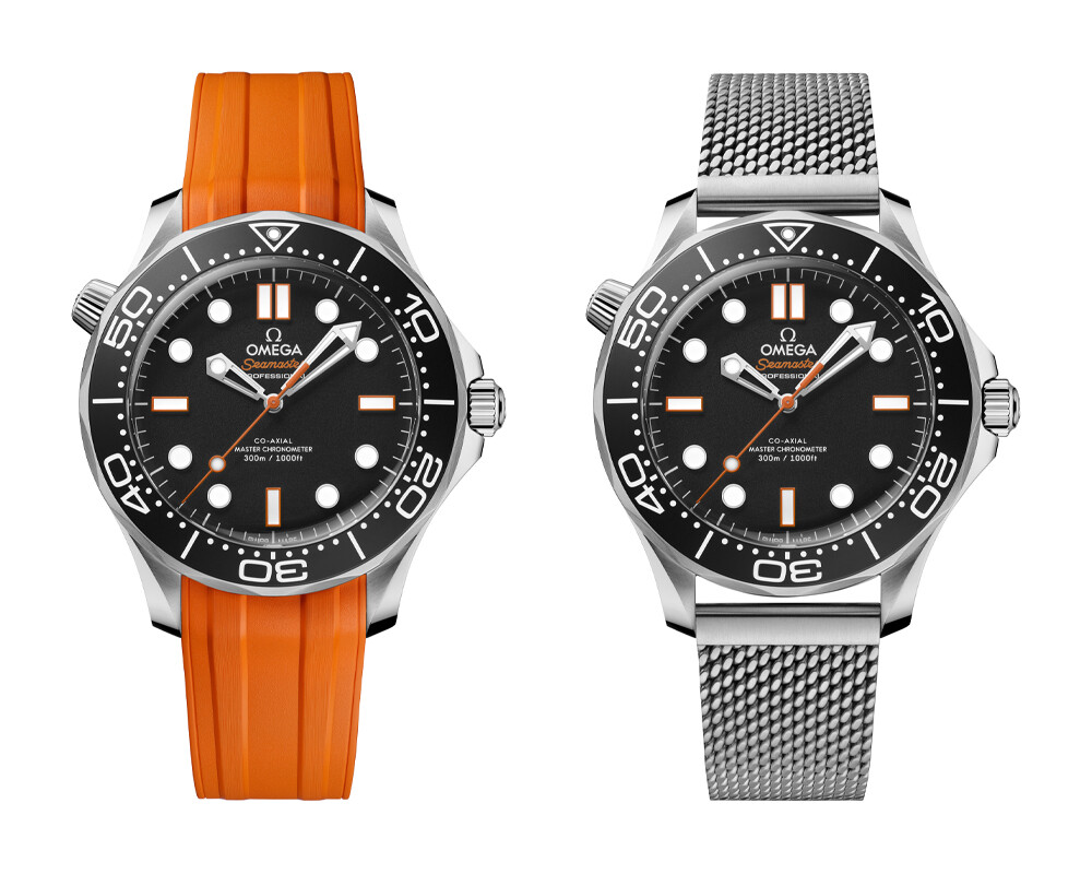 Imagem de dois modelos de relógios Omega Seamaster. À esquerda, o modelo com pulseira de borracha laranja e mostrador preto com detalhes em laranja e numerais em branco. À direita, o modelo com pulseira de malha metálica prateada, também com mostrador preto, detalhes em laranja e numerais brancos.