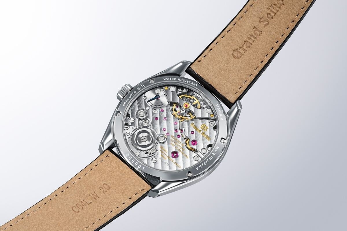 Fundo do relógio Grand Seiko Hi-Beat 36000 80 Hours SLGW003 do qual se destaca o Calibre de corda manual