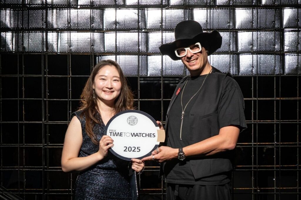 Suan You recebe o prémio Time to Watches 2025 numa cerimónia oficial em Genebra