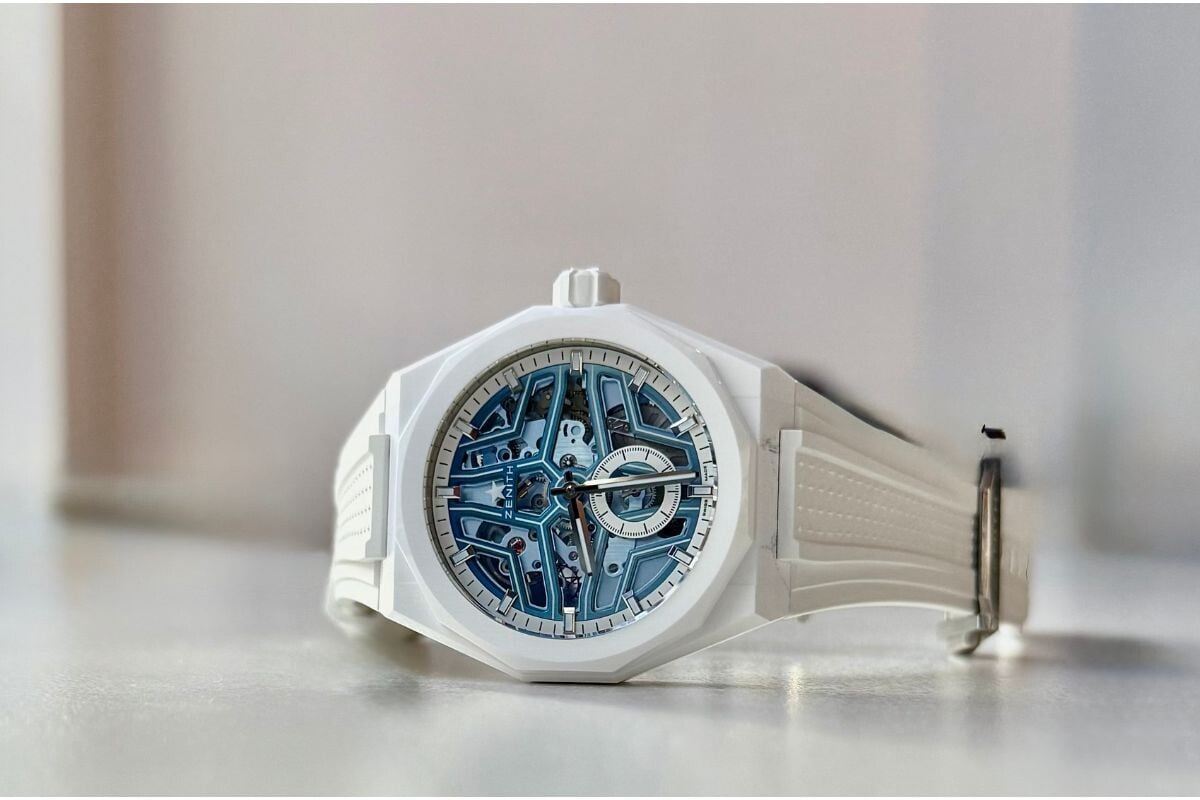 Branco sobre azul: o novo Defy Skyline Skeleton White Surfer da Zenith