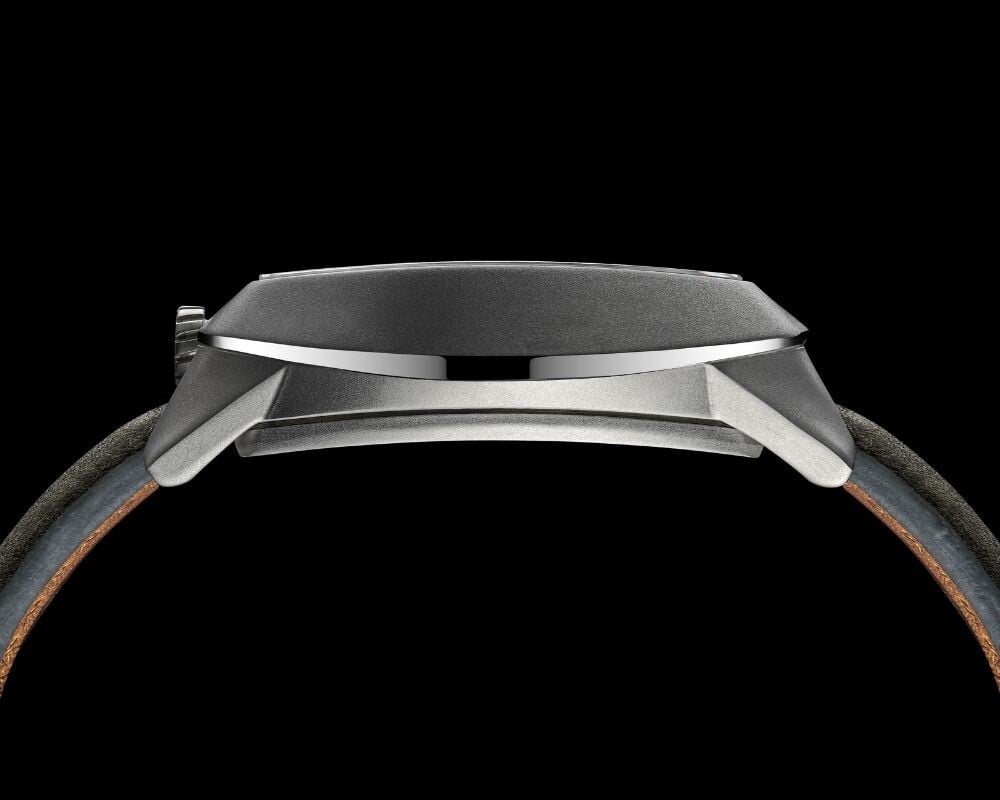 O novo Purity-Curvy HMS Mirror Titanium coloca em destaque o movimento e o formato de caixa | Foto: Artya