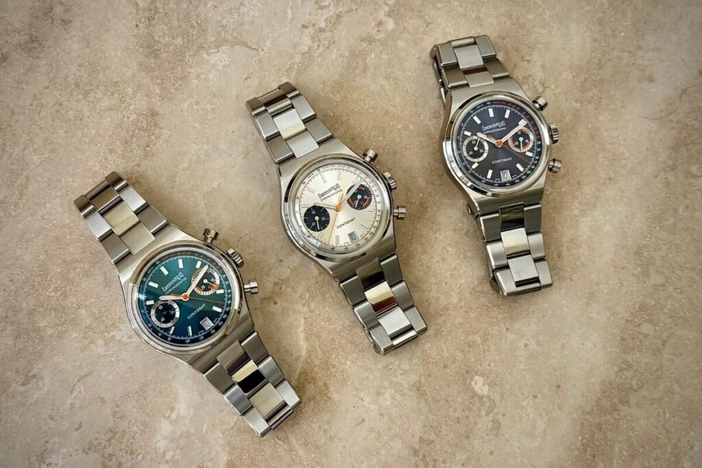 vários modelos Contodat Chronographe da marca suíça de relojoaria Eberhard na mesa com mostradores azul, prateado e verde; fotos: Miguel Seabra/Espiral do Tempo