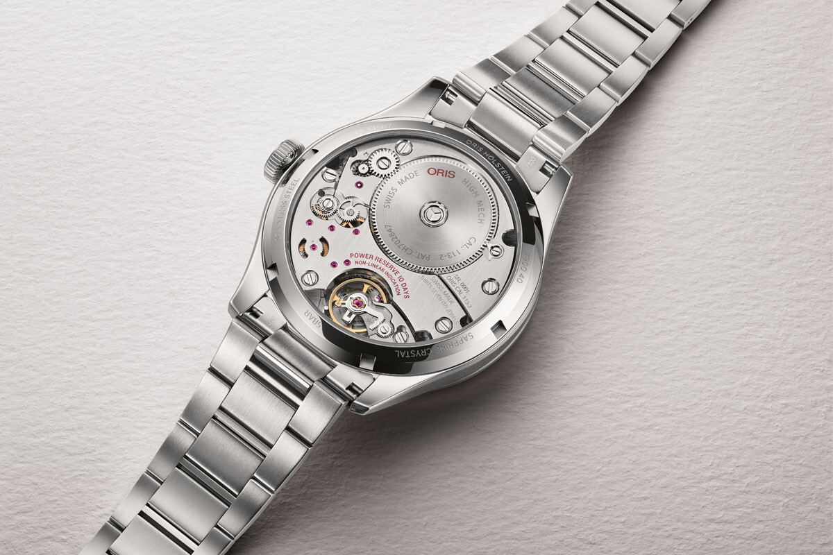 Fundo do Relógio Oris Big Crown Calibre 113 que revela o Calibre que dá nome ao relógio.