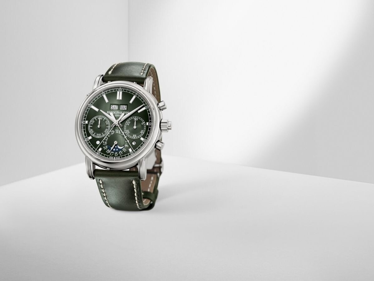 Patek-Philippe Ref.5204G-001: em posição vertical