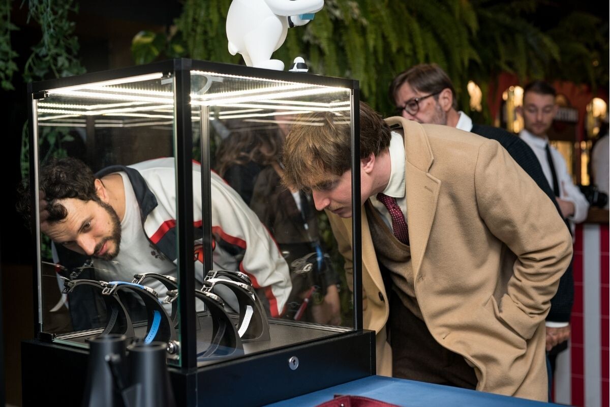 pessoas a ver relógios no After Time by Milano Watch Week