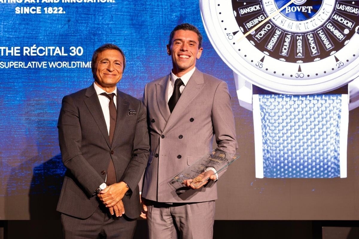 palco com apresentadores dos Temporis International Awards no Kongresshaus em Zurique e o relógio Bovet Récital 30 que ganhou a categoria Travel Watch com Miguel Seabra