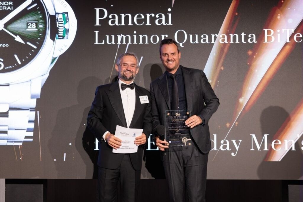 palco com apresentadores dos Temporis International Awards no Kongresshaus em Zurique e o relógio Panerai que ganhou a categoria Everyday Men's Watch