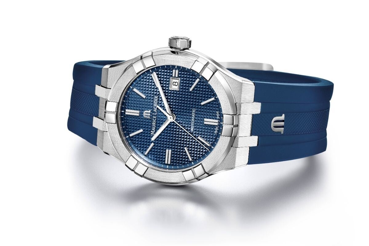 relógio metálico com bracelete azul e mostrador picotado azul Maurice Lacroix Aikon Automatic | Foto: Maurice Lacroix