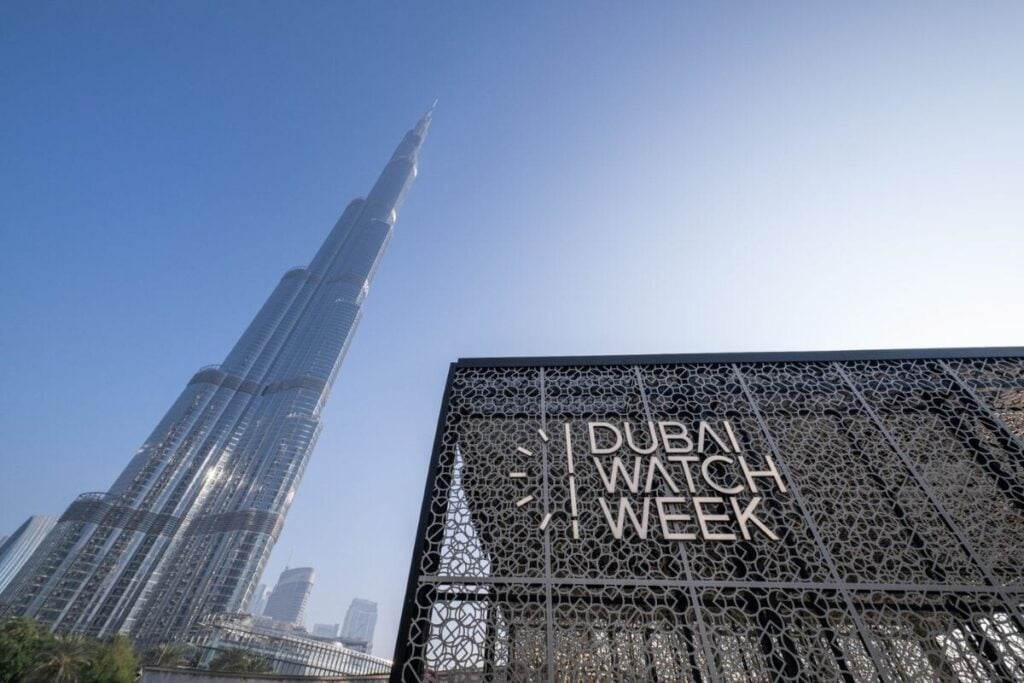 A imponente silhueta do Burk Khalifa na vizinhança da Dubai Watch Week | Foto: DWW