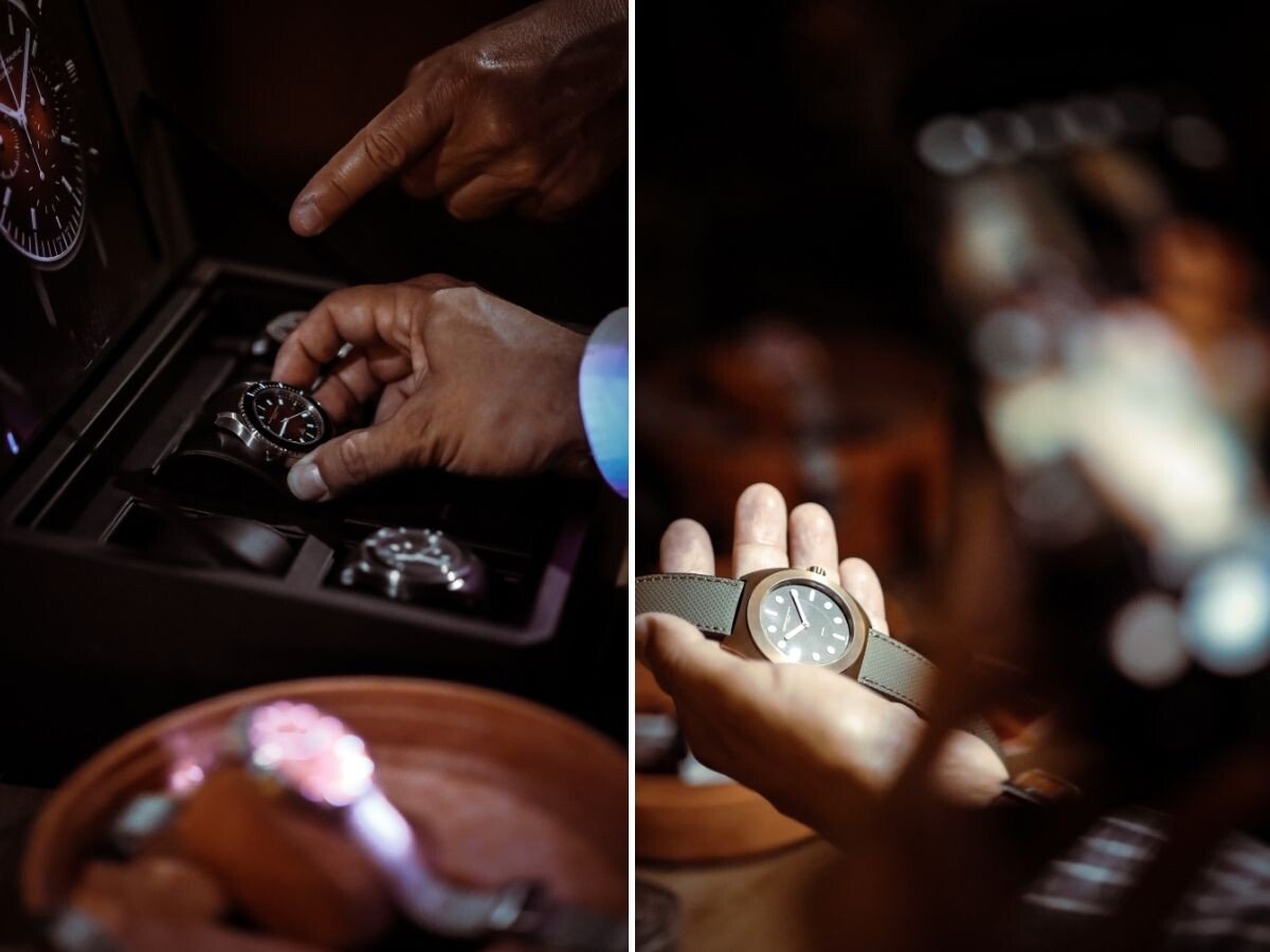 pessoas a ver relógios Maurice de Mauriac numa caixa e na mão
