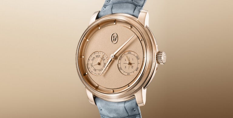 Rel&oacute;gio Parmigiani Fleurier Toric com caixa em ouro rosa e mostrador Golden Hour, com calend&aacute;rio perp&eacute;tuo e bracelete em pele azul.
