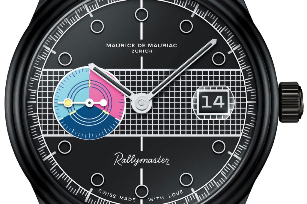 Close-up do mostrador do relógio Maurice de Mauriac modelo Rallymaster, com design gráfico detalhado em preto, azul, rosa e amarelo. O número 14 aparece na janela de data, e a marca "Rallymaster" é visível na parte inferior do mostrador.