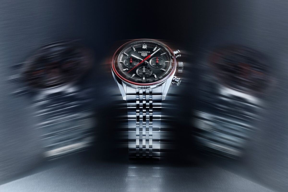 TAG Heuer Carrera Chronograph com mostrador preto e detalhes em vermelho 