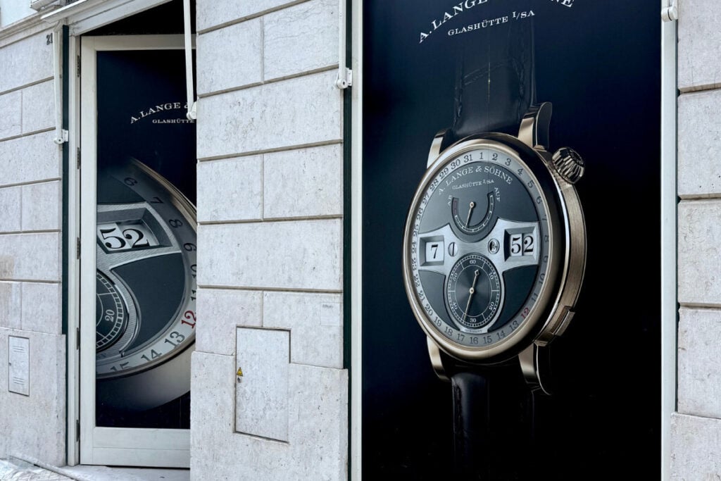 portas da boutique de relógios da A. Lange & Soehne na Avenida da Liberdade, em Lisboa | Foto: Miguel Seabra/Espiral do Tempo