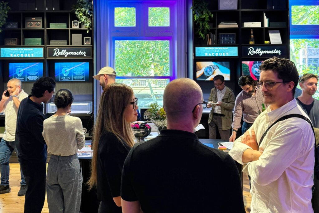 pessoas na apresentação do relógio Rallymaster da Maurice de Mauriac no Watch Discovery Studio da Time+Tide em Melbourne