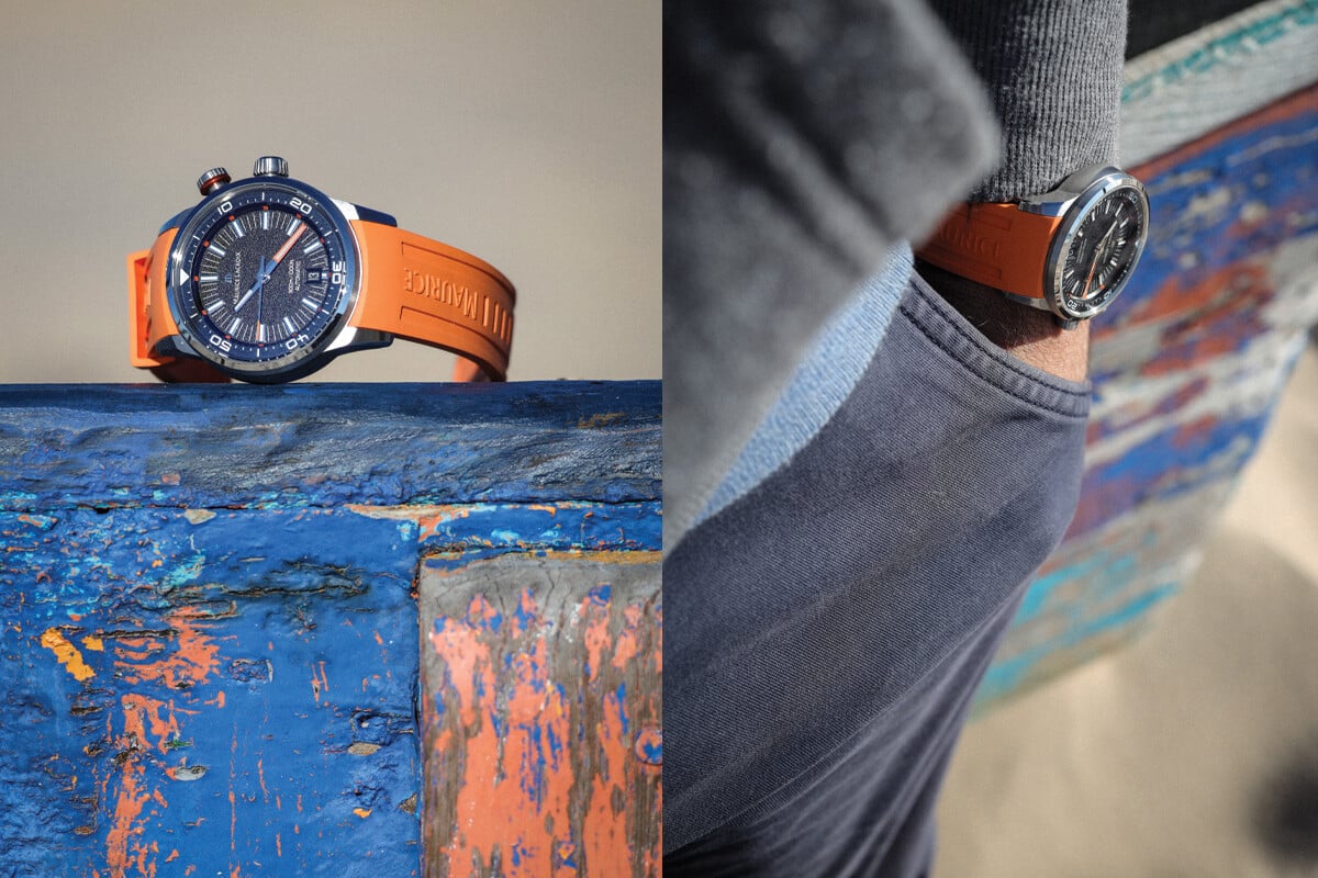 Imagem dividida mostrando um relógio com bracelete laranja pousado numa superfície azul desgastada e o mesmo modelo no pulso de uma pessoa com a mão no bolso.