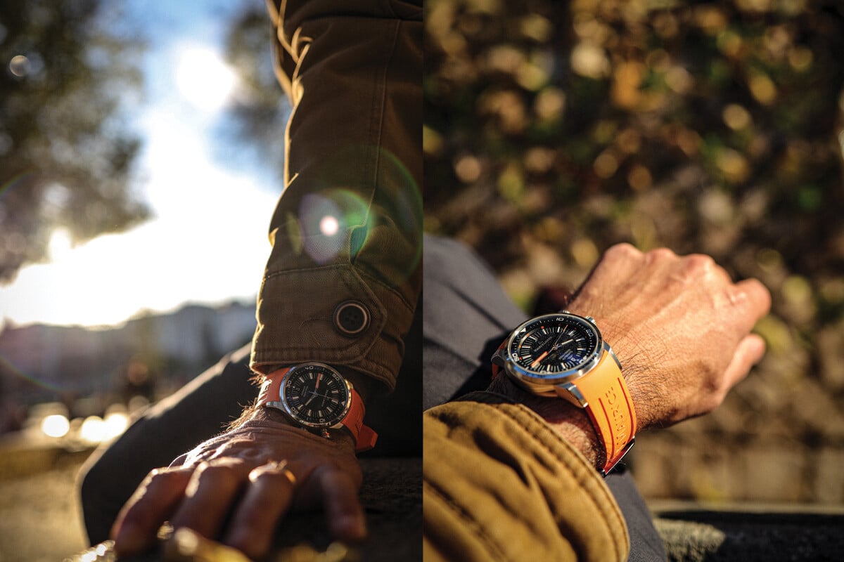 Imagem composta por duas fotografias lado a lado de um homem ao ar livre com um relógio desportivo de bracelete laranja no pulso, iluminado pela luz do sol.