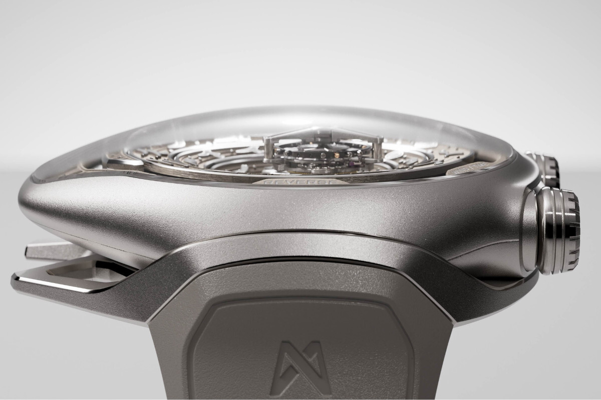 relógio Vanguart Black Hole Tourbillon em titânio com mostrador com discos e mecanismo à vista