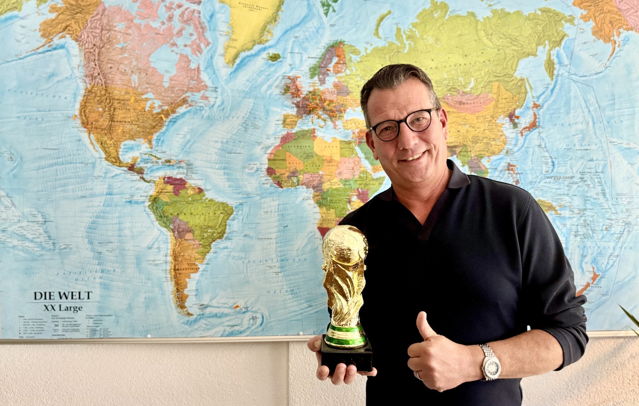 Na sede da Doxa: Jan Edocs à conquista do mundo | Foto: Miguel Seabra/Espiral do Tempo