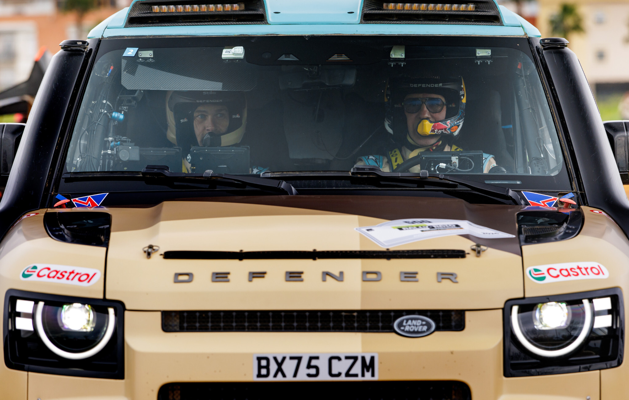 Um dos três Defender Dakar D7X-R no Rally-Raid Portugal | Foto: Defender Rally Team