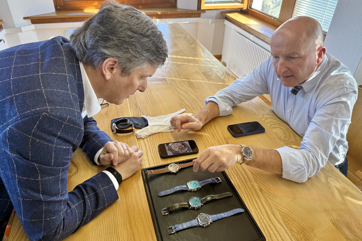 Kari Voutilainen recebe pessoalmente os colecionadores e discute com eles os padrões de guilloché adequados a cada peça
