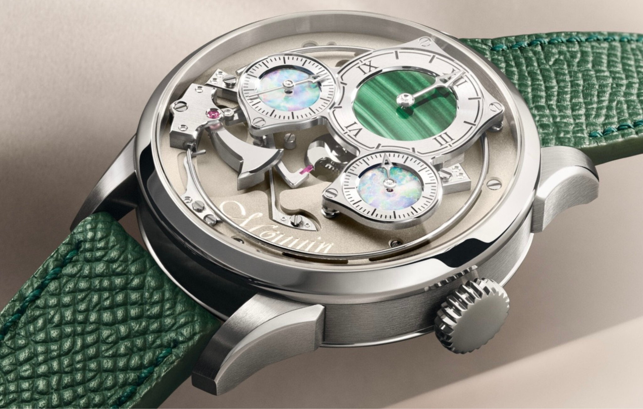 School Watch: o mostrador tridimensional apresenta o gongo em destaque; o calibre foi concebido de raíz | Foto: LVWP