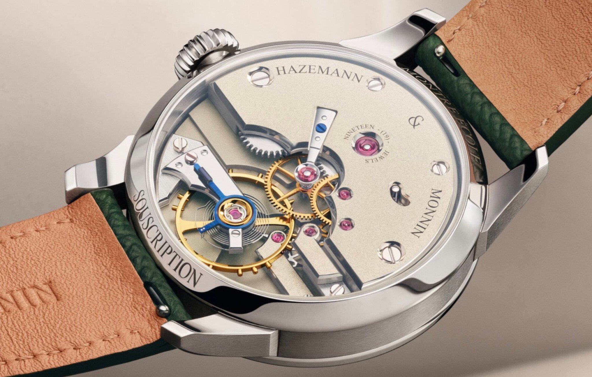 School Watch: o mostrador tridimensional apresenta o gongo em destaque; o calibre foi concebido de raíz | Foto: LVWP