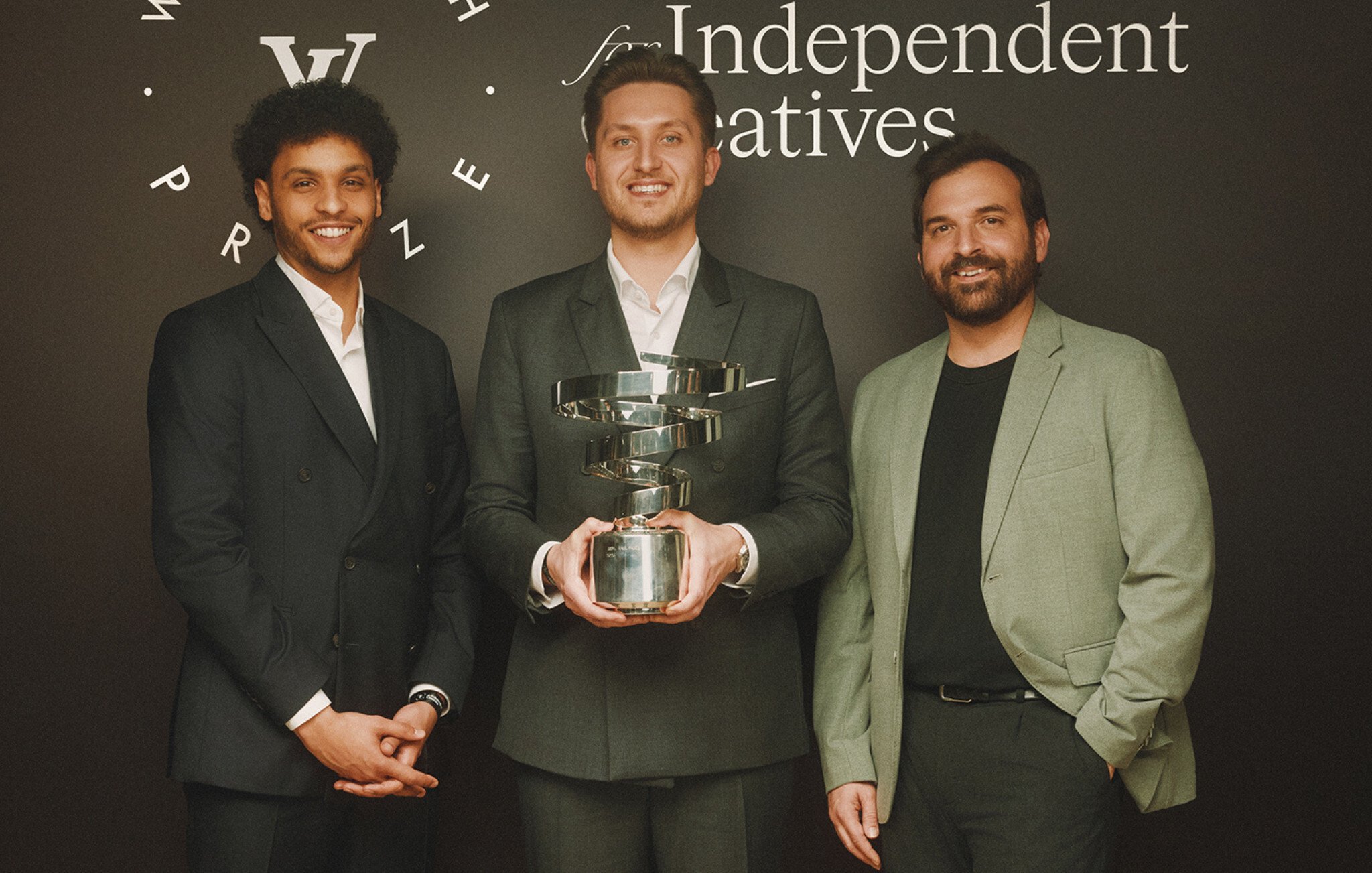 Victor Monnin e Alexandre Hazemann com Raul Pagès, cencedor em 2025 | Foto: LVWP

