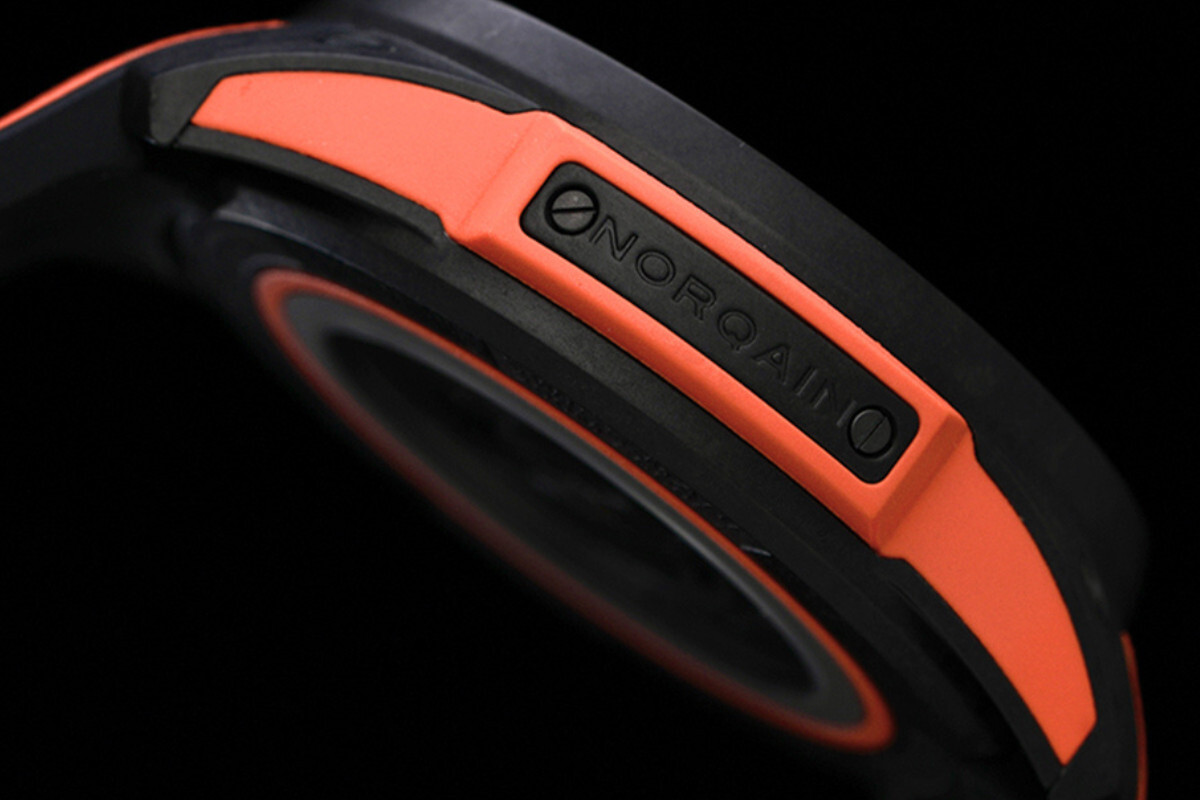 A Norqain Plate de origem pode ser substituída por uma placa personalizada