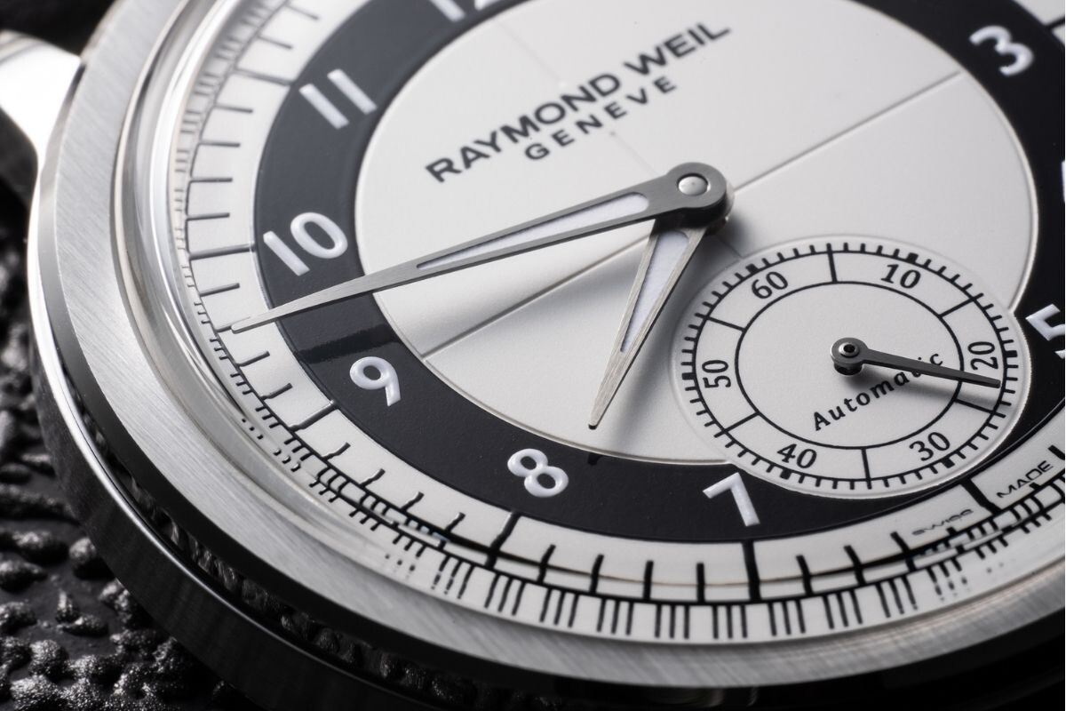 Relógio Raymond Weil Tuxedo Dial com mostrador em setores de tons azuis escuros Raymond Weil Millesime Small Seconds Tuxedo Dial em azul e preto