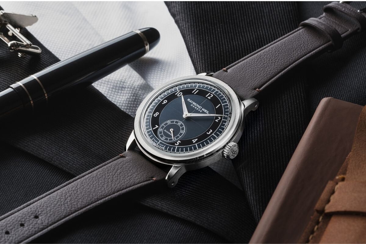 Detalhe do mostrador do relógio Raymond Weil Tuxedo Dial com mostrador em setores de tons azuis escuros Raymond Weil Millesime Small Seconds Tuxedo Dial em azul e preto