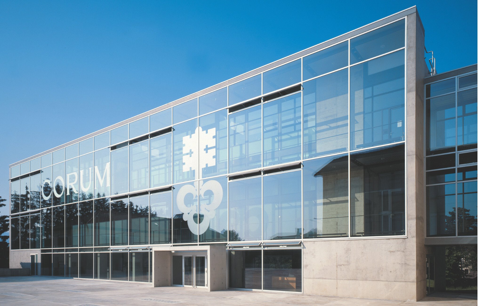 A inconfund&iacute;vel fachada do edif&iacute;cio da Corum em La Chaux-de-Fonds | Foto: Corum