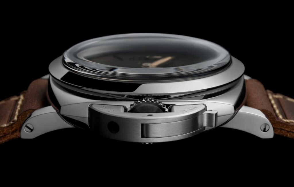 O t&iacute;pico perfil Luminor no PAM01731, com o sistema de prote&ccedil;&atilde;o de coroa em destaque | Foto: Panerai