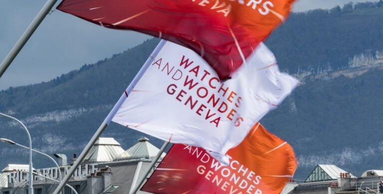 Bandeiras de an&uacute;ncio ao Watches and Wonders 2026 em Genebra