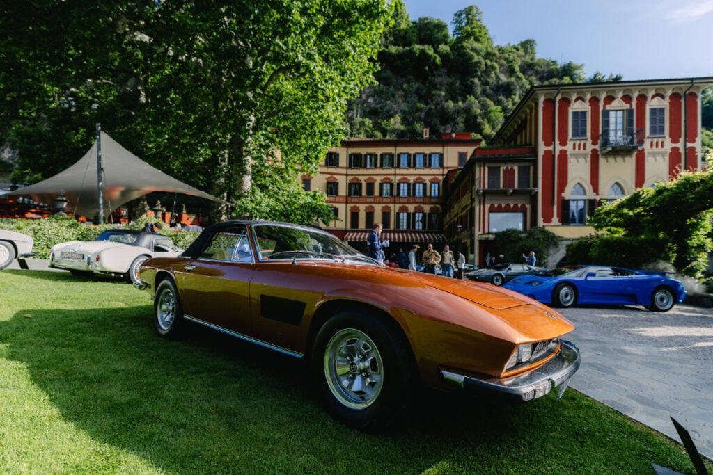 carros cl&aacute;ssicos e paisagem de Villa d'Este em It&aacute;lia | Foto: A. Lange & Sohne