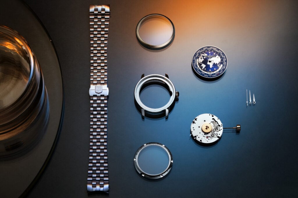 componentes mecanismo, caixa, vidros e mostrador de rel&oacute;gio Classic Worldtimer Manufacture | Foto: Frederique Constant